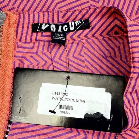NWT VOLCOM Junior's Whirlpool Mini Skirt Sz Small - Picture 4 of 4